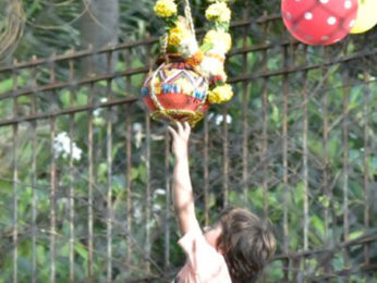 Shah Rukh Khan, Gauri Khan and AbRam greet fans on the occasion of Janmashtami