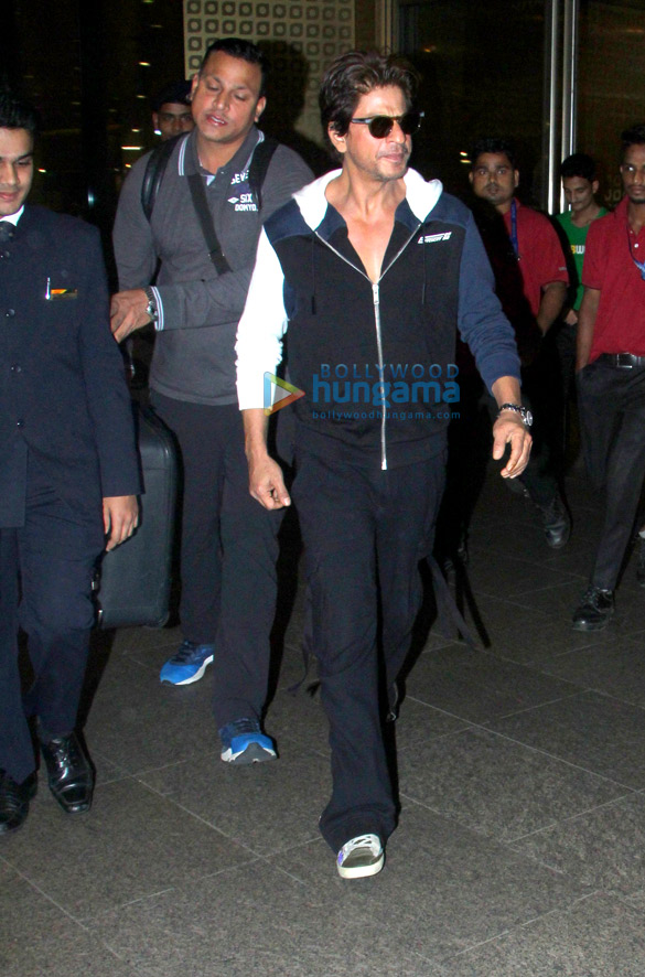 Shah Rukh Khan, Sunny Leone, Rajkummar Rao and others snapped at the airport Shah Rukh Khan, Sunny Leone, Rajkummar Rao and others snapped at the airport