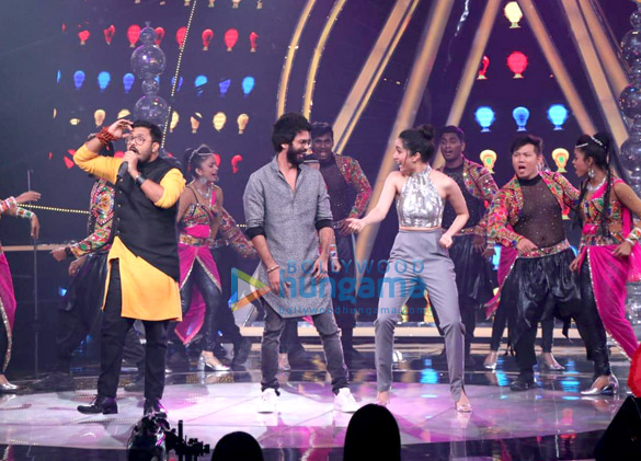 shahid kapoor and shraddha kapoor snapped on indian idol set to promote batti gul meter chalu 5