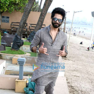Shahid Kapoor snapped in Juhu during 'Batti Gul Meter Chalu' promotions