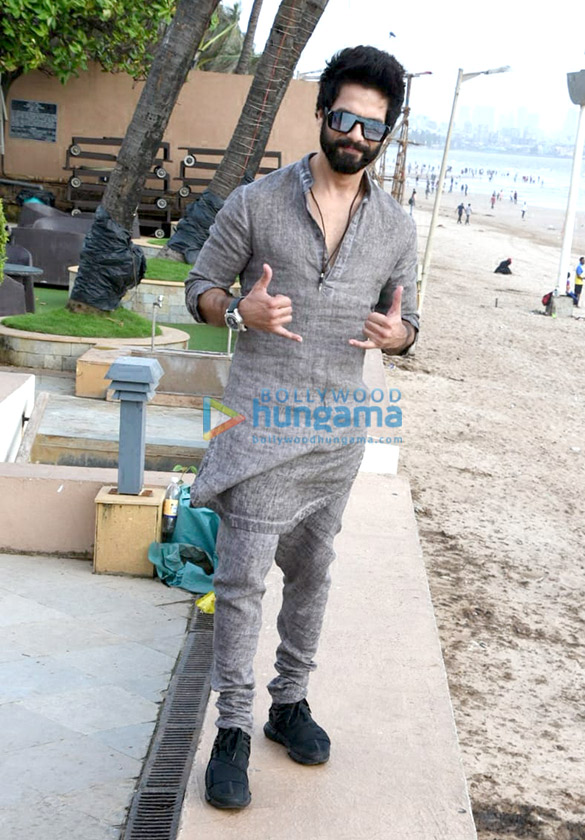 shahid kapoor snapped in juhu during batti gul meter chalu promotions 1