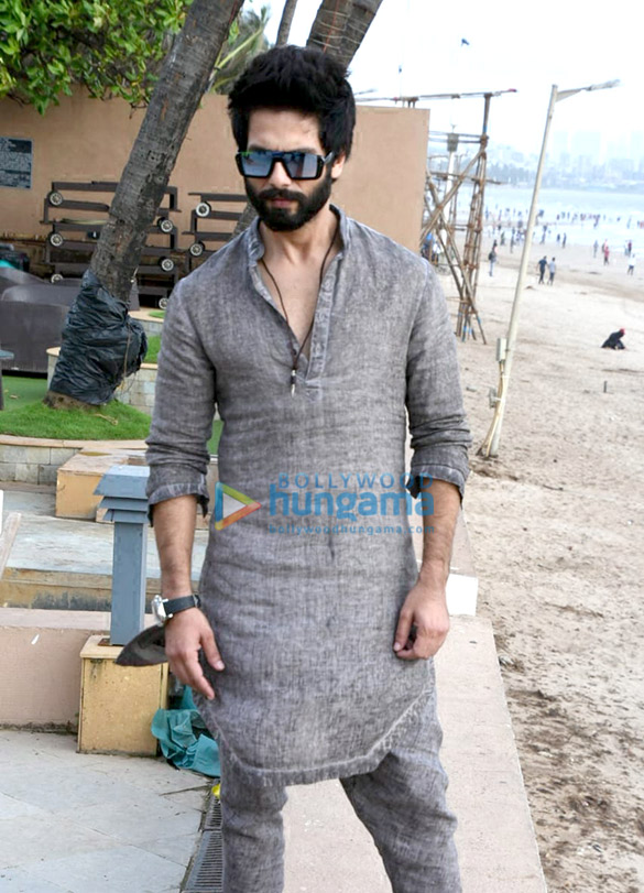 shahid kapoor snapped in juhu during batti gul meter chalu promotions 3