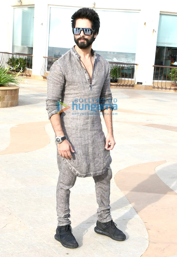 shahid kapoor snapped in juhu during batti gul meter chalu promotions 4