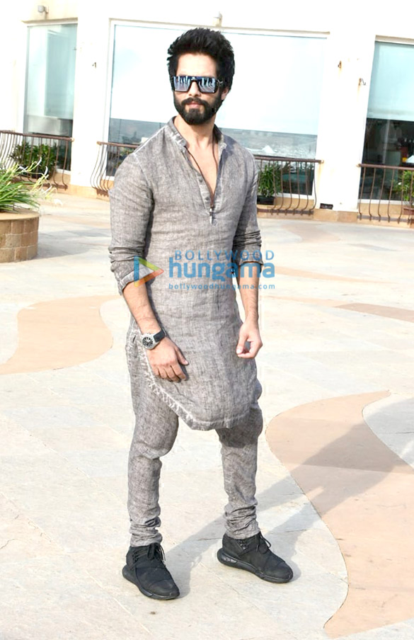 Shahid kapoor clearance pathani dress