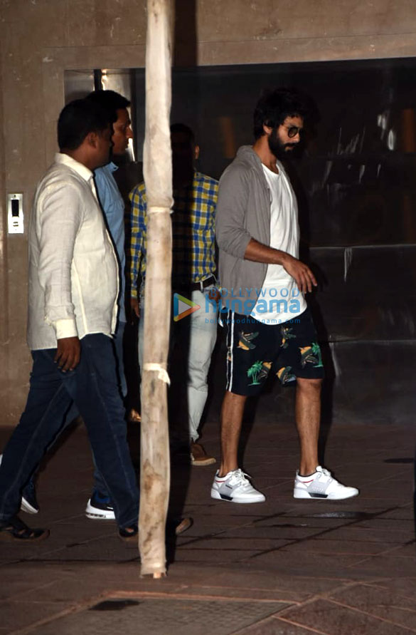 Shahid Kapoor snapped in Mumbai Shahid Kapoor snapped in Mumbai