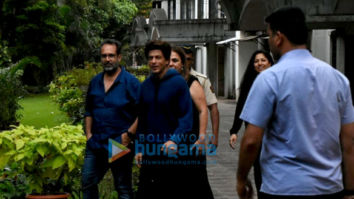 Shah Rukh Khan snapped at Karuna Badwal’s birthday bash in Andheri