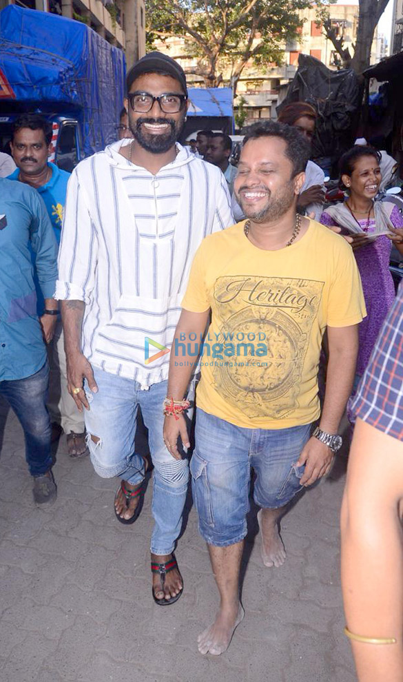 shilpa shetty raj kundra and remo dsouza bring ganpati at their residence 1