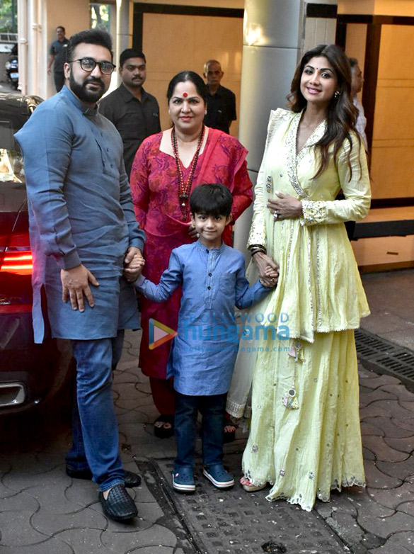 Shilpa Shetty and family snapped at friends place for Ganpati Shilpa Shetty and family snapped at friends place for Ganpati
