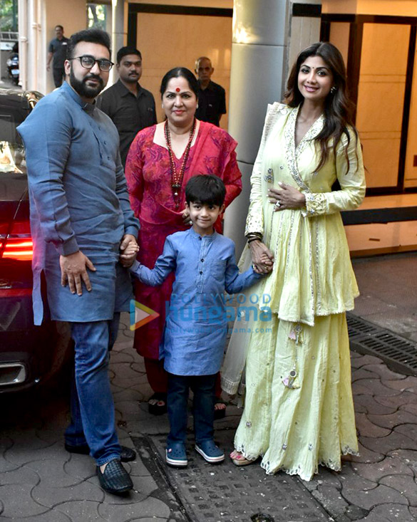 shilpa shetty and family snapped at friends place for ganpati 5