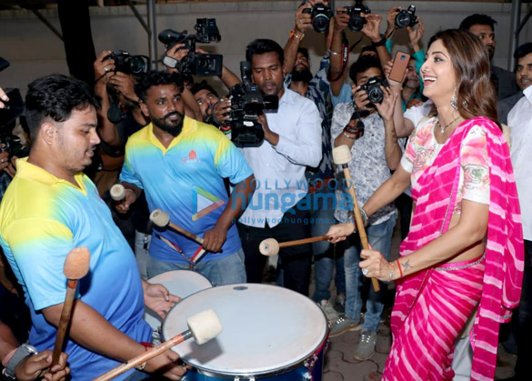 shilpa shetty snapped during ganpati visarjan 4