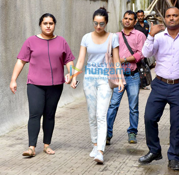 shraddha kapoor spotted after a meeting in bandra 2