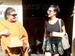 Shruti Haasan spotted with her mother at Farmers’ Cafe in Bandra