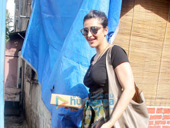 Shruti Haasan spotted with her mother at Farmers’ Cafe in Bandra
