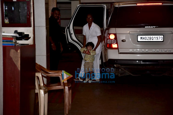 taimur ali khan snapped at his grandmothers house in bandra 5