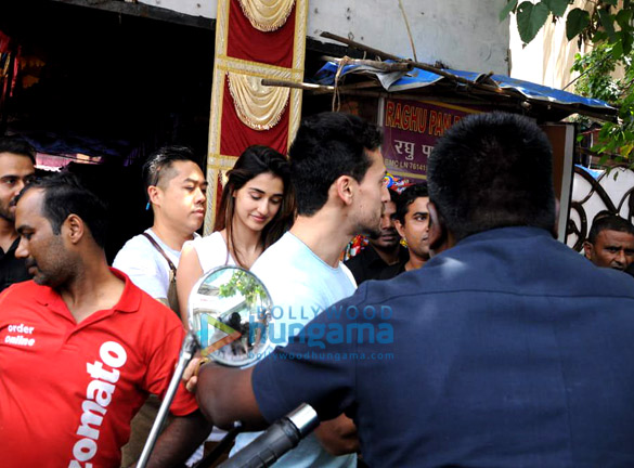 tiger shroff and disha patani spotted at bastain in bandra 3 2