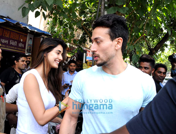 tiger shroff and disha patani spotted at bastain in bandra 4 2