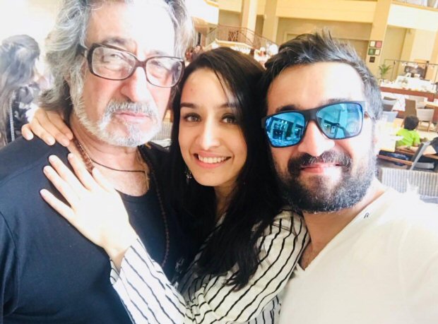 Unwell Shraddha Kapoor takes a break from hectic schedule to celebrate father Shakti's birthday; Asha Bhonsle joins the family celebrations