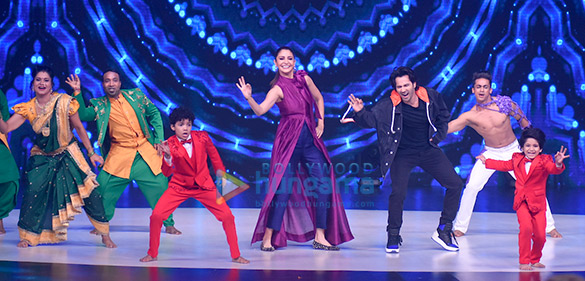 varun dhawan anushka sharma and madhuri dixit snapped on dance deewane 4
