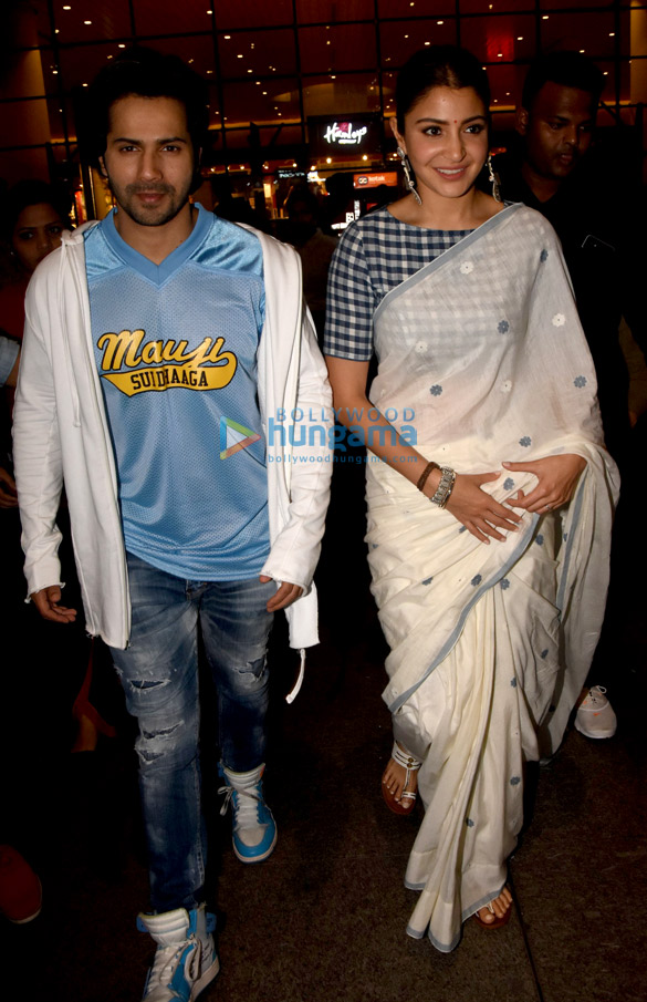 Varun Dhawan, Anushka Sharma and others snapped at the airport Varun Dhawan, Anushka Sharma and others snapped at the airport