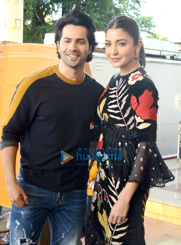 Varun Dhawan and Anushka Sharma snapped promoting Sui Dhaaga – Made in India on sets of India’s Best Dramebaaz