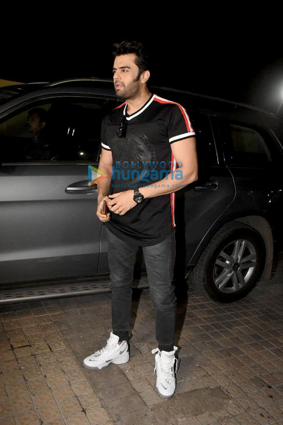varun dhawan and other celebs grace the special screening of sui dhaaga made in india 3