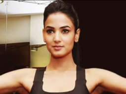 Want to transform your body like Sonal Chauhan – Watch her GYM routine