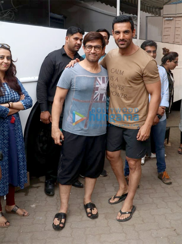 Aamir Khan and John Abraham come together for a picture and we loved it! Aamir Khan and John Abraham come together for a picture and we loved it!