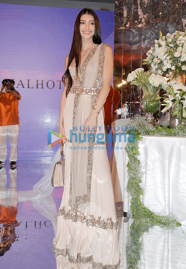 Alanna Panday in Manish Malhotra for the Festive Junction Show (2)