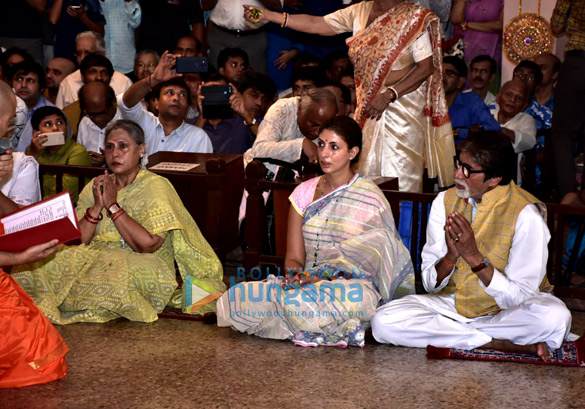 amitabh bachchan and family snapped during durga pooja in khar 2