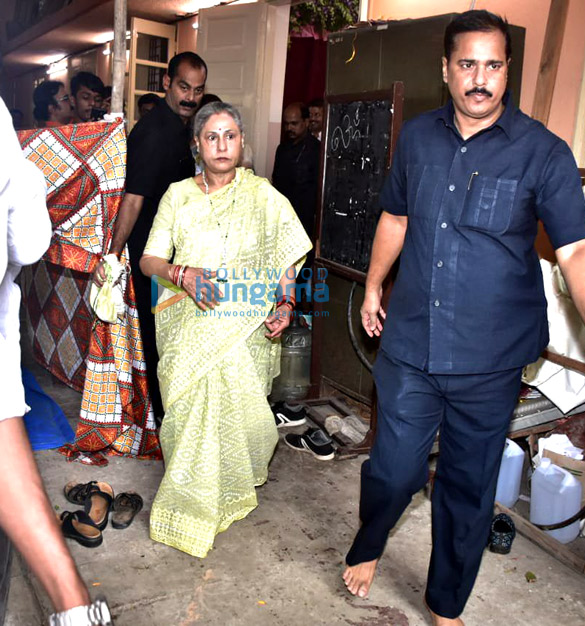 amitabh bachchan and family snapped during durga pooja in khar 3