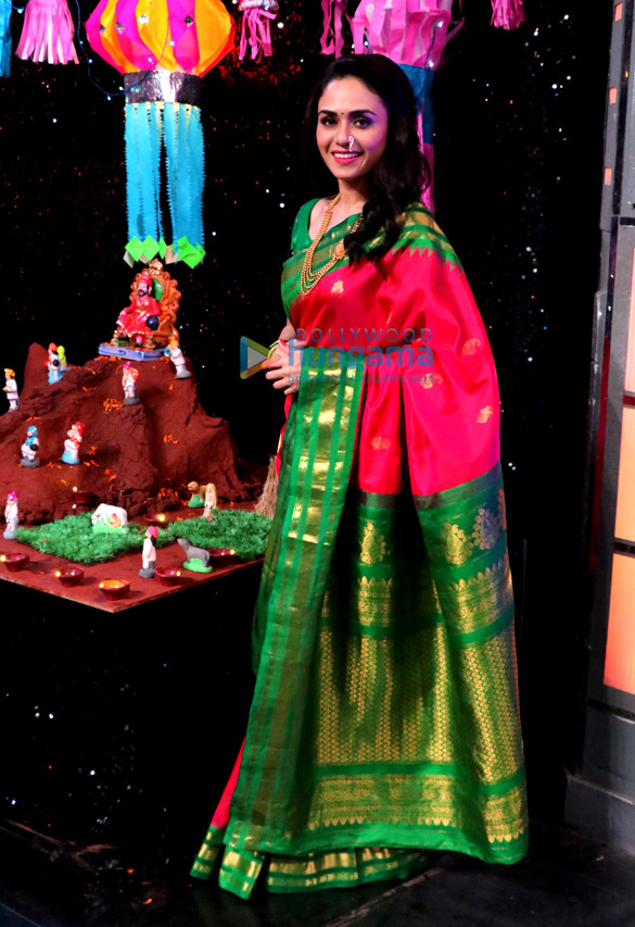 amruta khanvilkar snapped on sets of the show marathi super dancer 6