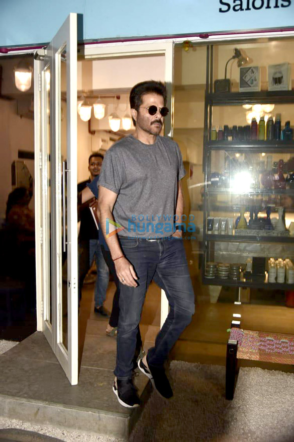 anil kapoor snapped outside the bblunt salon in bandra 1