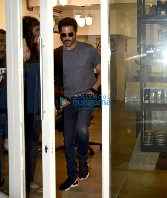 anil kapoor snapped outside the bblunt salon in bandra 2