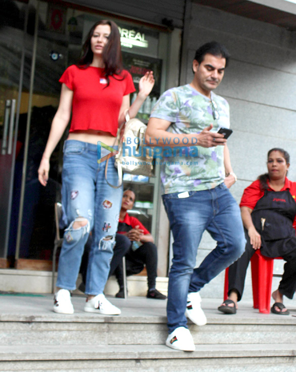 arbaaz khan and his girlfriend spotted at bandra 4