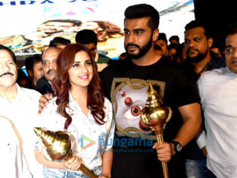 Arjun Kapoor and Parineeti Chopra snapped at the Luv-Kush Ramleela in Delhi