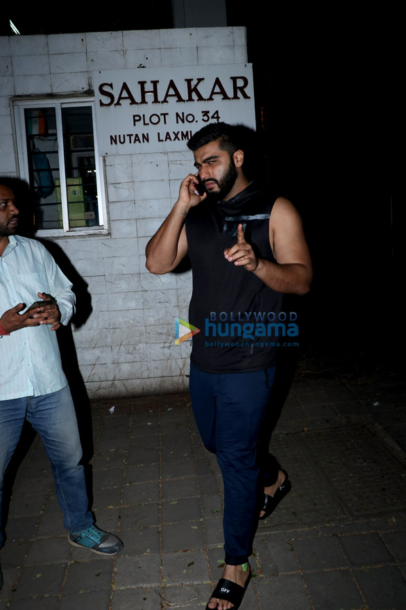 arjun kapoor snapped outside a clinic in juhu 3