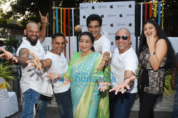 asha bhosle and zanai bhosle at the launch of iphone xr at their store iazure in bandra 3