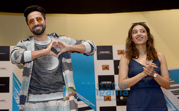 ayushmann khurrana and radhika apte snapped promoting their film andhadhun in delhi college 1