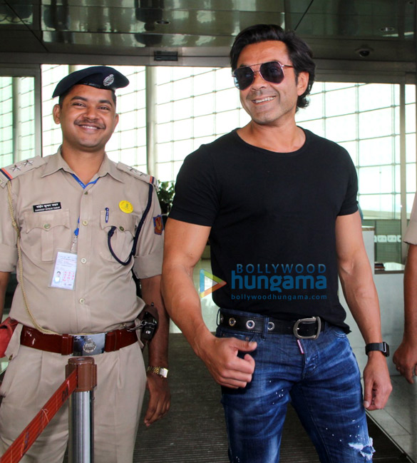 bobby deol snapped at the airport 5