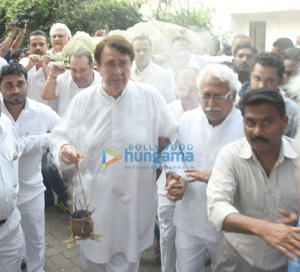 celebs arrive at krishna raj kapoors residence to pay their last respects 11 12