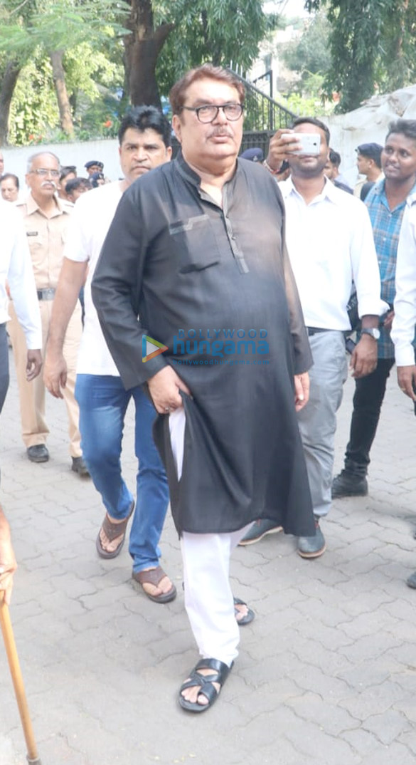 celebs arrive at krishna raj kapoors residence to pay their last respects 11 4