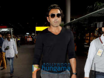 Deepika Padukone, Kartik Aaryan and others snapped at the airport