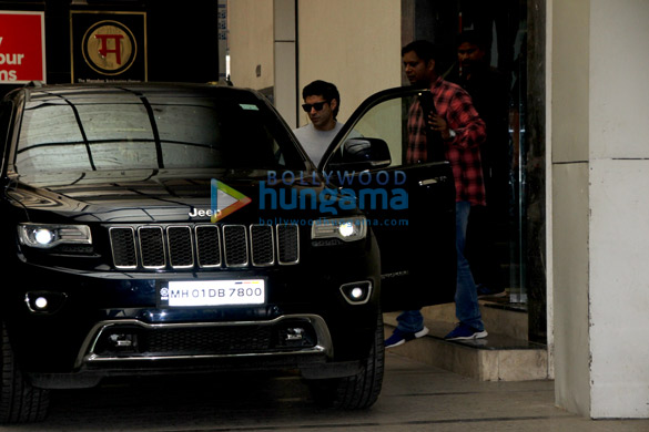 farhan akhtar spotted at the gym in bandra 4