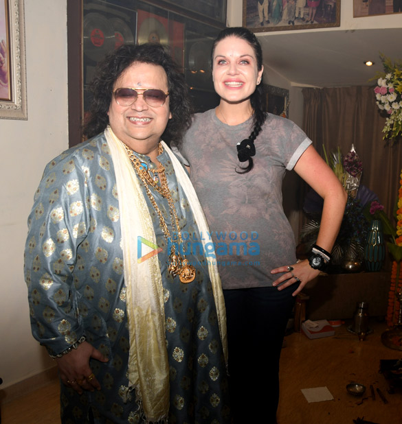 govinda hollywood actress lauren maddox and other celebs grace lakshmi puja at bappi lahiris residence 4