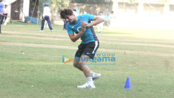 Ibrahim Ali Khan spotted in Bandra playing cricket