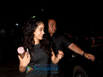 Janhvi Kapoor snapped in Juhu