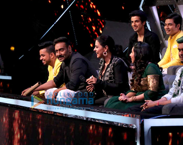 kajol and ajay devgn snapped on the sets of indian idol 10 4
