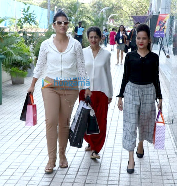 kajol spotted with her mom for diwali shopping in juhu 5