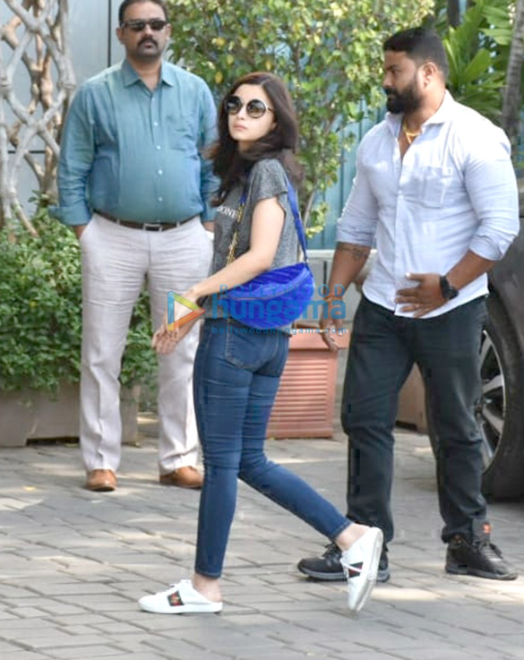 kangana ranaut sonakshi sinha alia bhatt and others snapped at the airport 6