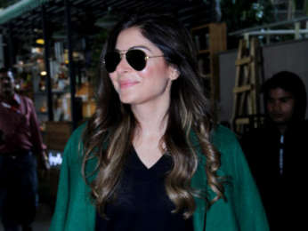 Kanika Kapoor and R Madhavan snapped at the airport